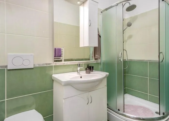 Daire Lea - Oleander *