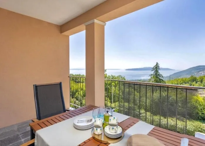 Daire Lea - Oleander Ičići